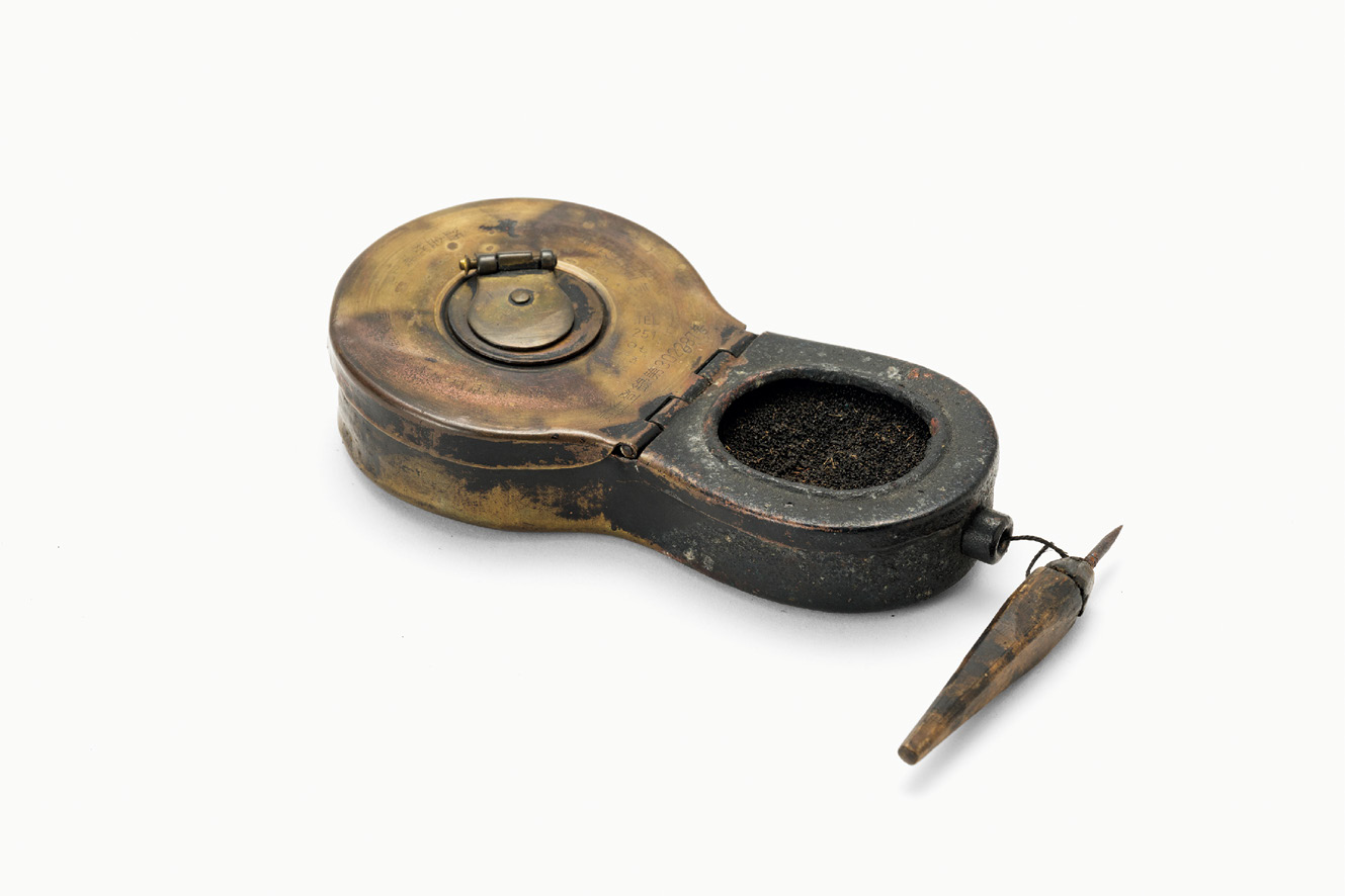 Fig.31真鍮製横型墨壺